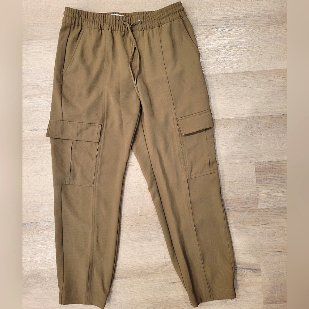 NWOT Banana Republic Sport Jogger pants in army green size Small